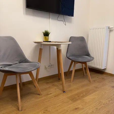 Maxapart Wiktoryn * 华沙